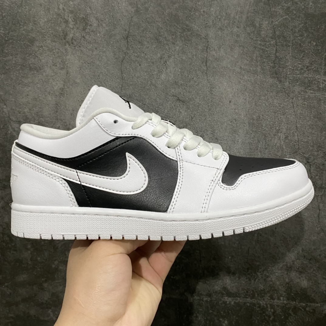 GC(dt)纯原Air Jordan AJ1 Low 低帮 反转白黑熊猫 DC0774-100 市面唯一纯原级别 完美零毛边处理 原厂内置全掌气垫 价格定位良心 几十个配色陆续出 平台专用代工流水线出品 一眼公司既视感 拿到手的一瞬间就与众不同 碾压市面所有版本 认准细节 全部原鞋开发 每一个配色都会采购原鞋确认细节 打破市面看图做货无好货之说 细节精确 所有配色原数据档案开发! 尺码:35.5 36 36.5 37.5 38 38.5 39 40 40.5 41 42 42.5 43 44 44.5-选品中心