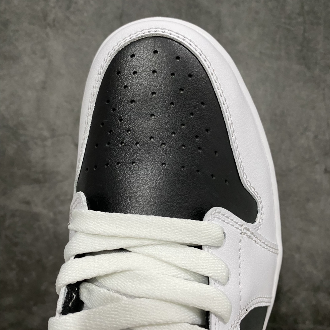 图片[5]-GC(dt)纯原Air Jordan AJ1 Low 低帮 反转白黑熊猫 DC0774-100 市面唯一纯原级别 完美零毛边处理 原厂内置全掌气垫 价格定位良心 几十个配色陆续出 平台专用代工流水线出品 一眼公司既视感 拿到手的一瞬间就与众不同 碾压市面所有版本 认准细节 全部原鞋开发 每一个配色都会采购原鞋确认细节 打破市面看图做货无好货之说 细节精确 所有配色原数据档案开发！ 尺码：35.5 36 36.5 37.5 38 38.5 39 40 40.5 41 42 42.5 43 44 44.5-选品中心