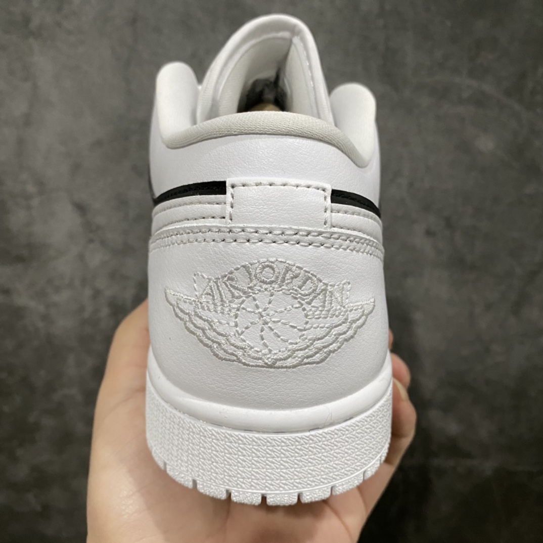 图片[3]-GC(dt)纯原Air Jordan AJ1 Low 低帮 反转白黑熊猫 DC0774-100 市面唯一纯原级别 完美零毛边处理 原厂内置全掌气垫 价格定位良心 几十个配色陆续出 平台专用代工流水线出品 一眼公司既视感 拿到手的一瞬间就与众不同 碾压市面所有版本 认准细节 全部原鞋开发 每一个配色都会采购原鞋确认细节 打破市面看图做货无好货之说 细节精确 所有配色原数据档案开发！ 尺码：35.5 36 36.5 37.5 38 38.5 39 40 40.5 41 42 42.5 43 44 44.5-选品中心