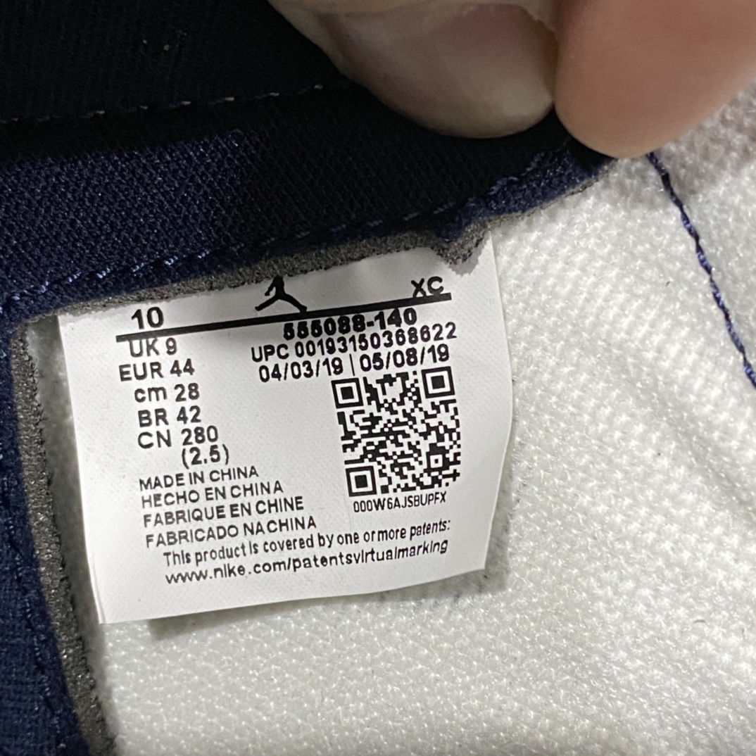 图片[4]-中底刷胶走线看懂的大神就知道货品，重针处有交叉针，皮料勾子飞翼做工自己感受一下，配件鞋带包装大小也是1：1定制，原厂织唛标 原厂钢印 鞋盒外标有凹凸感 细节吊打市场各位伪纯原   莞产纯原AJ1黑曜石全码补货 除了LJR外 此版本我见过最好的版本 全鞋使用原厂皮料打造 鞋型同步原鞋 后跟完美小蛮腰弧度 电脑针车完美走线 超高清洁度 飞翼压印深度完美 找不到任何缺点的版本 零售高价必备版本 货号：555088-140 尺码：40.5-47.5-选品中心