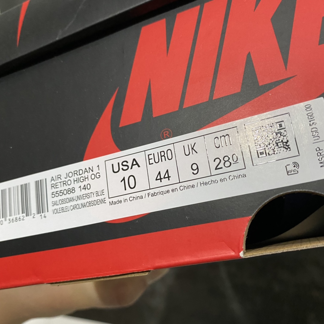 图片[9]-中底刷胶走线看懂的大神就知道货品，重针处有交叉针，皮料勾子飞翼做工自己感受一下，配件鞋带包装大小也是1：1定制，原厂织唛标 原厂钢印 鞋盒外标有凹凸感 细节吊打市场各位伪纯原   莞产纯原AJ1黑曜石全码补货 除了LJR外 此版本我见过最好的版本 全鞋使用原厂皮料打造 鞋型同步原鞋 后跟完美小蛮腰弧度 电脑针车完美走线 超高清洁度 飞翼压印深度完美 找不到任何缺点的版本 零售高价必备版本 货号：555088-140 尺码：40.5-47.5-选品中心