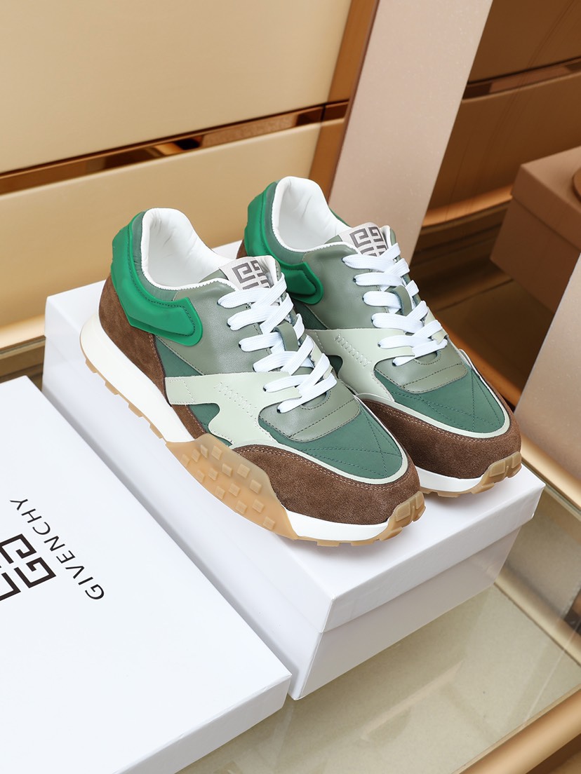 J0  Givenchy 纪梵希 Givenchy 😘完美造型打造顶级品质超轻便🌻鞋面采用牛皮制作.全牛皮内里👏 原版大底上脚舒服😘立体感强 原厂品质🌻超新潮一款鞋男必备休闲款✨穿上感觉特轻松；运动等场合都非常实用😖颜色：四色可选。