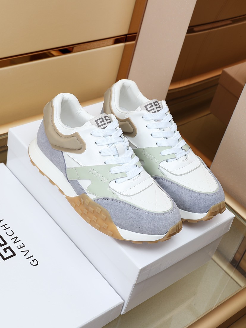 J0  Givenchy 纪梵希 Givenchy 😘完美造型打造顶级品质超轻便🌻鞋面采用牛皮制作.全牛皮内里👏 原版大底上脚舒服😘立体感强 原厂品质🌻超新潮一款鞋男必备休闲款✨穿上感觉特轻松；运动等场合都非常实用😖颜色：四色可选。