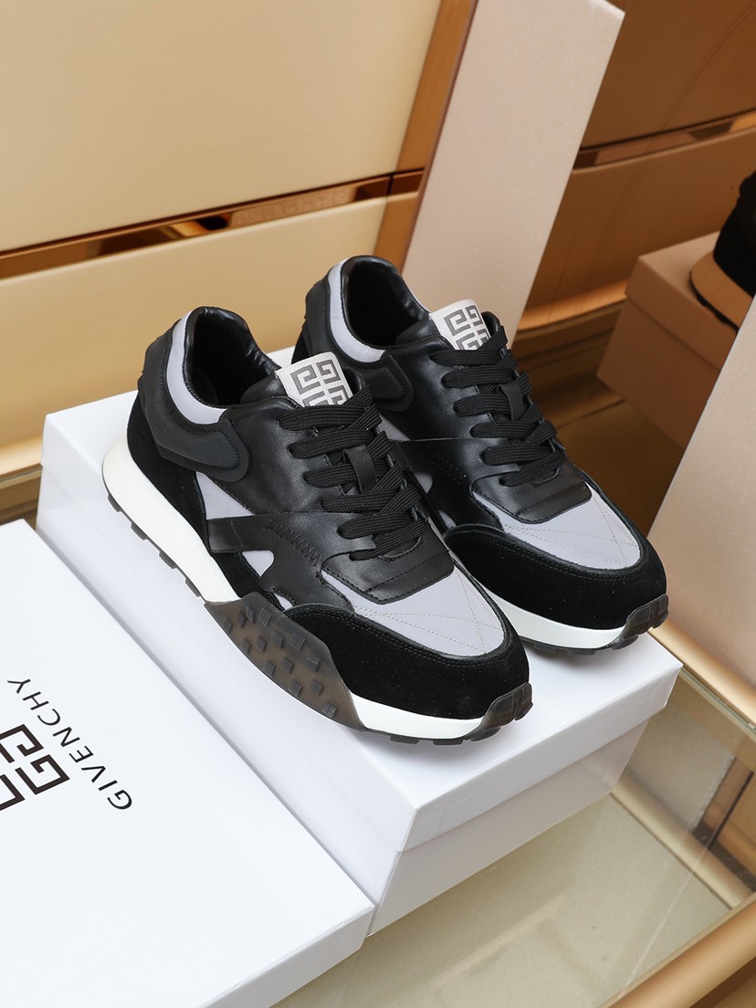 J0  Givenchy 纪梵希 Givenchy 😘完美造型打造顶级品质超轻便🌻鞋面采用牛皮制作.全牛皮内里👏 原版大底上脚舒服😘立体感强 原厂品质🌻超新潮一款鞋男必备休闲款✨穿上感觉特轻松；运动等场合都非常实用😖颜色：四色可选。