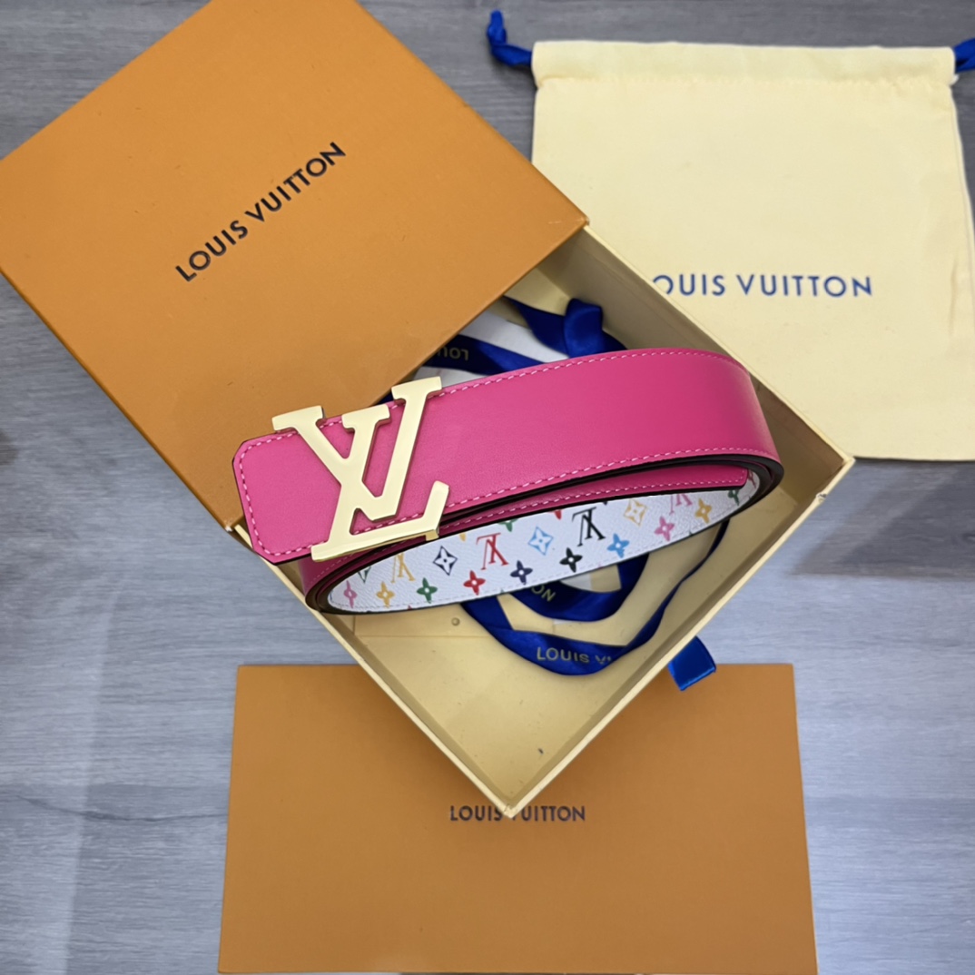 I0  Louis vuitton 路易威登 LV   皮带腰带：单面使用专柜质量、百分百头层牛皮、24k纯钢扣、送人自用首选、保证真皮 包装：请认准图片专柜包装、送打孔器 全套包装 宽度：3.5 cm 长度：国标cm-cm 不可以自行裁剪长度