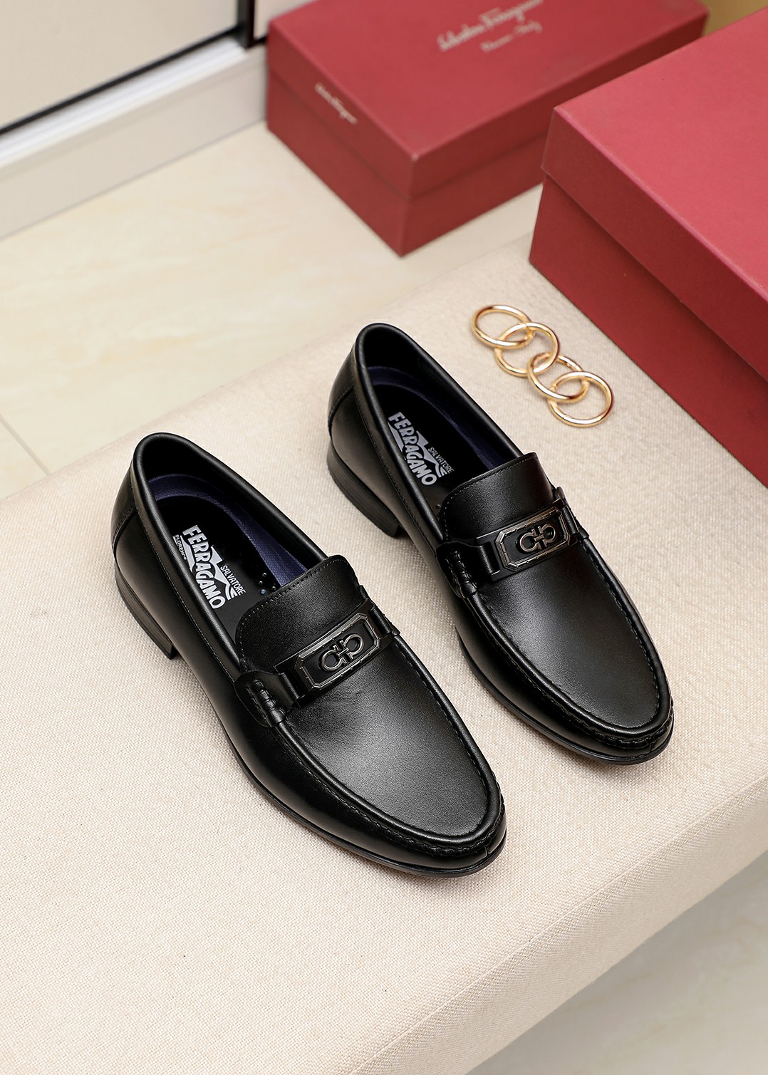 J0 菲拉格慕。经典男士皮鞋专柜官网同步，香港购入原版，一比一打造，独家开模，原版套楦，原单质量，面料采用意大利进口小牛皮经典印花进口头层牛皮里，手工订制擦色原版专用防滑耐磨底