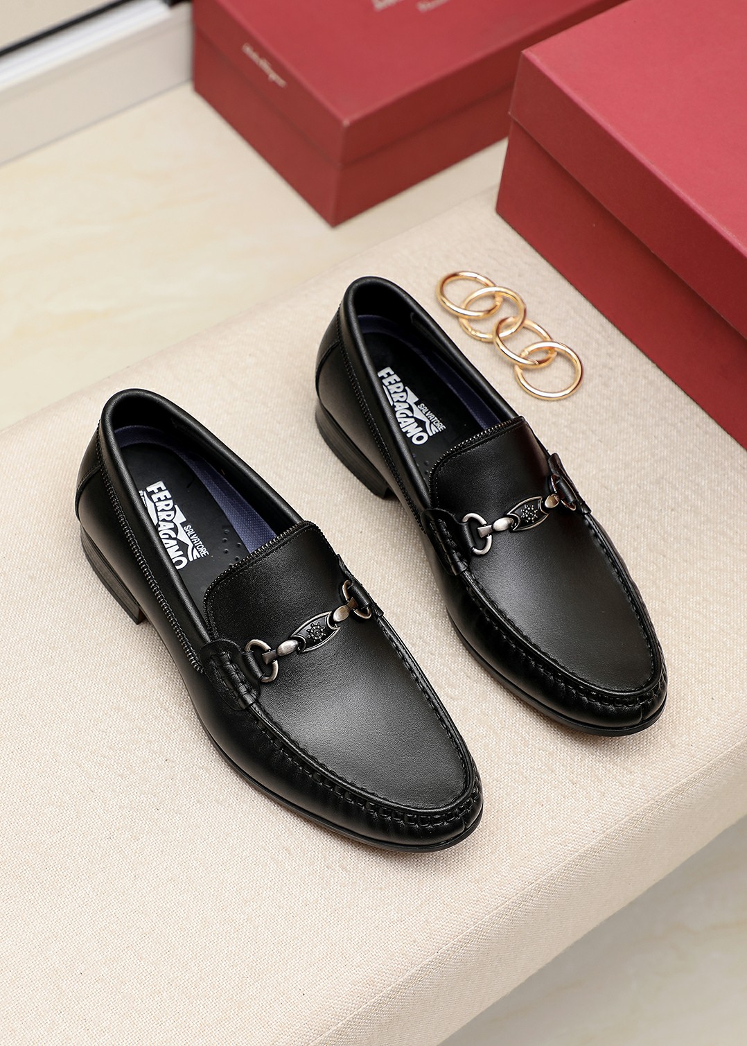 J0 菲拉格慕。经典男士皮鞋专柜官网同步，香港购入原版，一比一打造，独家开模，原版套楦，原单质量，面料采用意大利进口小牛皮经典印花进口头层牛皮里，手工订制擦色原版专用防滑耐磨底