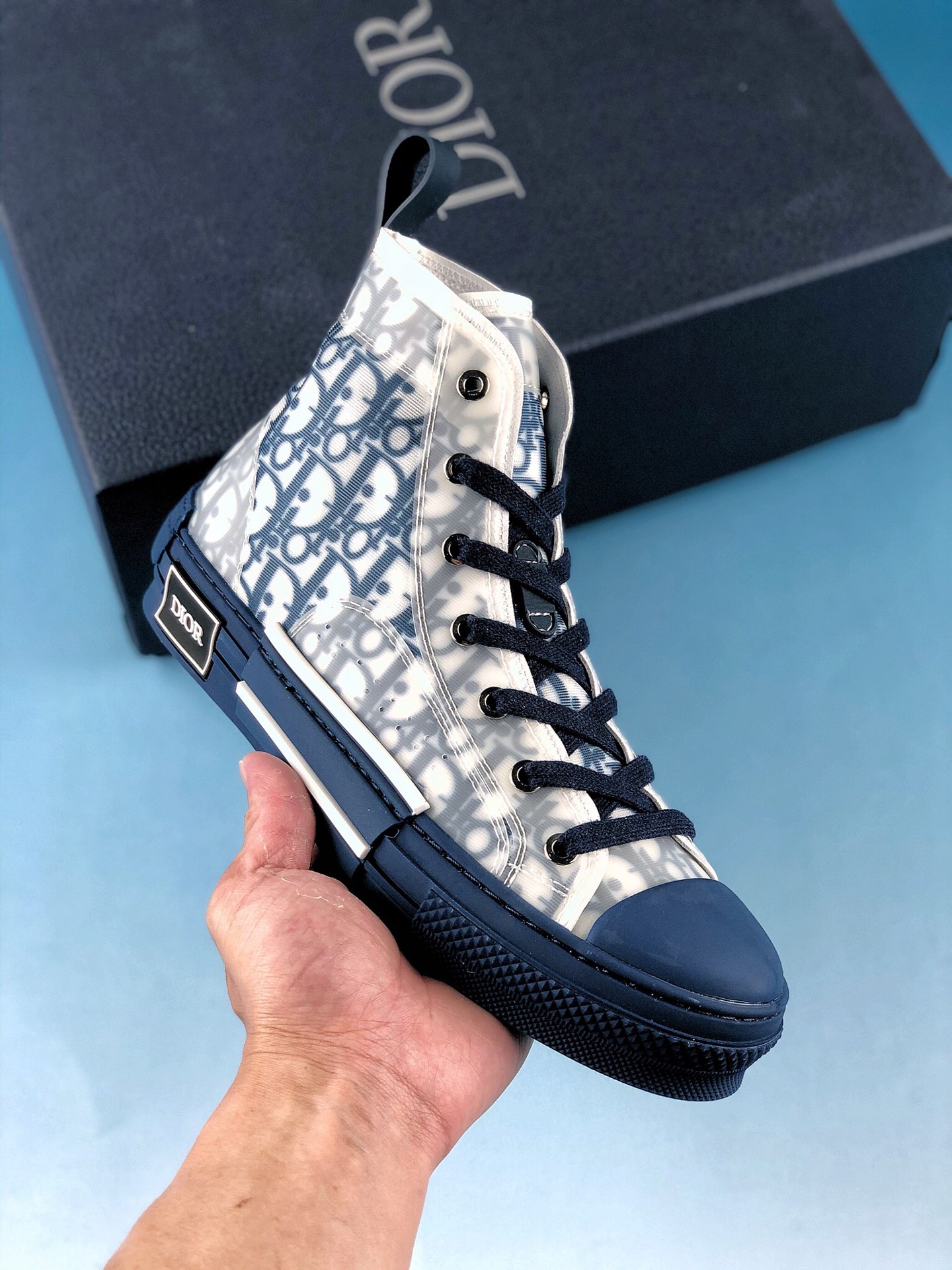 本地自取 核心放店
纯原 Dior B23 Oblique High Top Sneakers 迪奥 海外代购NFC芯片版 迪奥“CD重影”全套原装配件 历史最高FK 羊皮贴底拉帮 原装耐弯折耐高温EVC饰片材质 采用原厂科技面料 无色差问题 尺码：35 36 37 38 39 40 41 42 43 44 45 46