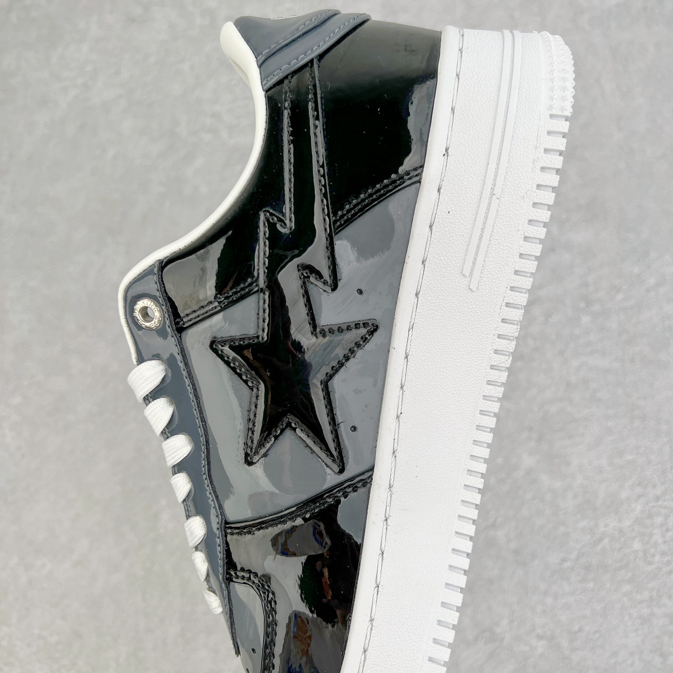 图片[7]-＃C版纯原 Bape Sta To Low 明星同款 猿人头经典漆皮低帮运动休闲板鞋 全套原纸板楦头开发 确保原汁原味 市场最完美低趴版型 一比一鞋头弧度高度鞋身弧度 外贸平台指定订单 匠心打造 开发时长超过半年 独家私模磨具冲刀加持 原厂特供皮料光泽色卡零偏差 内里均采用市场最好的超软原厂填充棉 原数据进口机台高频印压LOGO 最高QC检验标准 控制溢胶瑕疵 深浅定位均保持zp一致 中底嵌入Ortholite缓震材质 全套原包装 包含猿人logo 定制防尘袋 尺码：36 36.5 37 38 38.5 40 40.5 41 42 42.5 43 44 44.5 45 46-选品中心