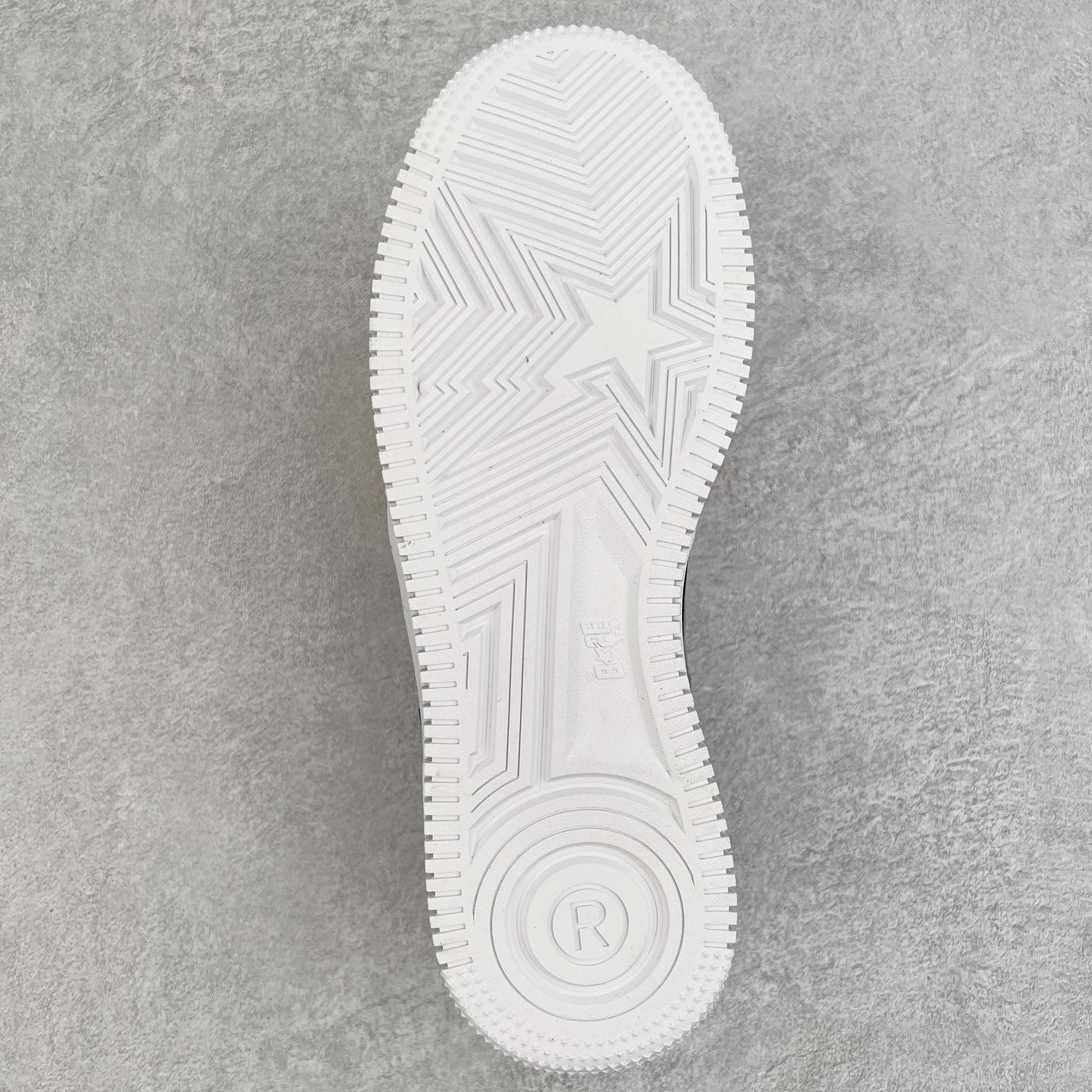 图片[9]-＃C版纯原 Bape Sta To Low 明星同款 猿人头经典漆皮低帮运动休闲板鞋 全套原纸板楦头开发 确保原汁原味 市场最完美低趴版型 一比一鞋头弧度高度鞋身弧度 外贸平台指定订单 匠心打造 开发时长超过半年 独家私模磨具冲刀加持 原厂特供皮料光泽色卡零偏差 内里均采用市场最好的超软原厂填充棉 原数据进口机台高频印压LOGO 最高QC检验标准 控制溢胶瑕疵 深浅定位均保持zp一致 中底嵌入Ortholite缓震材质 全套原包装 包含猿人logo 定制防尘袋 尺码：36 36.5 37 38 38.5 40 40.5 41 42 42.5 43 44 44.5 45 46-选品中心