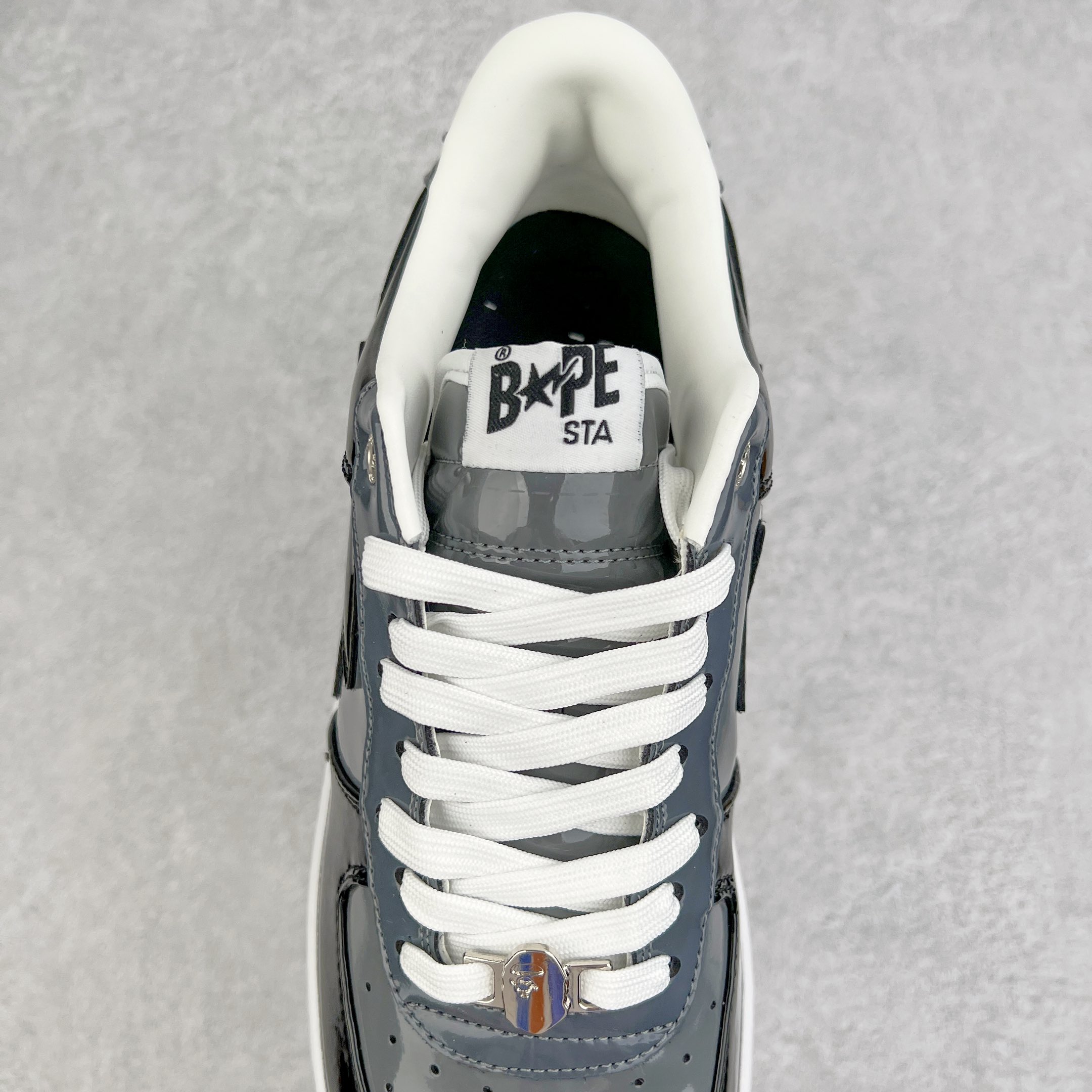 图片[5]-＃C版纯原 Bape Sta To Low 明星同款 猿人头经典漆皮低帮运动休闲板鞋 全套原纸板楦头开发 确保原汁原味 市场最完美低趴版型 一比一鞋头弧度高度鞋身弧度 外贸平台指定订单 匠心打造 开发时长超过半年 独家私模磨具冲刀加持 原厂特供皮料光泽色卡零偏差 内里均采用市场最好的超软原厂填充棉 原数据进口机台高频印压LOGO 最高QC检验标准 控制溢胶瑕疵 深浅定位均保持zp一致 中底嵌入Ortholite缓震材质 全套原包装 包含猿人logo 定制防尘袋 尺码：36 36.5 37 38 38.5 40 40.5 41 42 42.5 43 44 44.5 45 46-选品中心