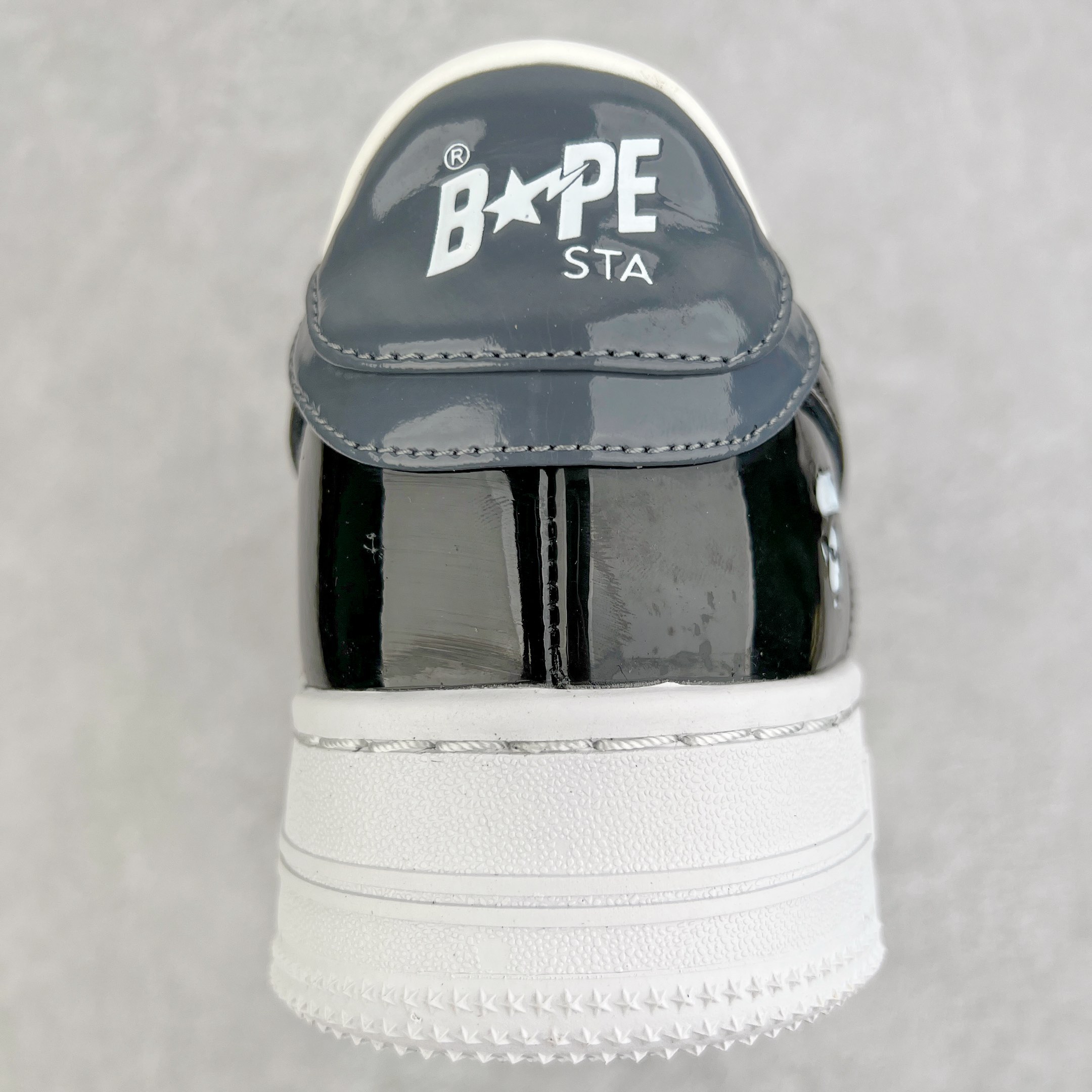 图片[8]-＃C版纯原 Bape Sta To Low 明星同款 猿人头经典漆皮低帮运动休闲板鞋 全套原纸板楦头开发 确保原汁原味 市场最完美低趴版型 一比一鞋头弧度高度鞋身弧度 外贸平台指定订单 匠心打造 开发时长超过半年 独家私模磨具冲刀加持 原厂特供皮料光泽色卡零偏差 内里均采用市场最好的超软原厂填充棉 原数据进口机台高频印压LOGO 最高QC检验标准 控制溢胶瑕疵 深浅定位均保持zp一致 中底嵌入Ortholite缓震材质 全套原包装 包含猿人logo 定制防尘袋 尺码：36 36.5 37 38 38.5 40 40.5 41 42 42.5 43 44 44.5 45 46-选品中心