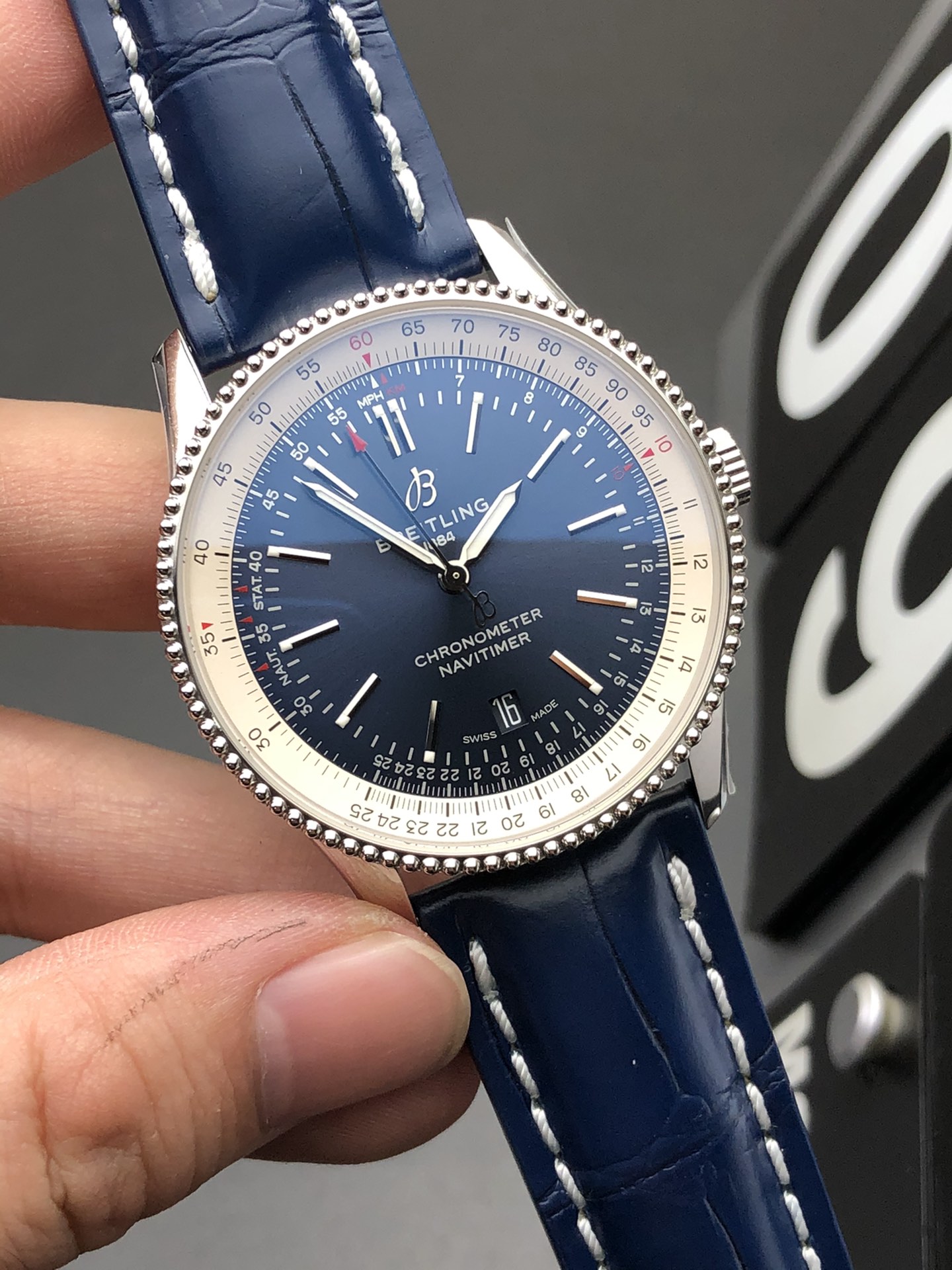 Breitling V7 sw300百年灵