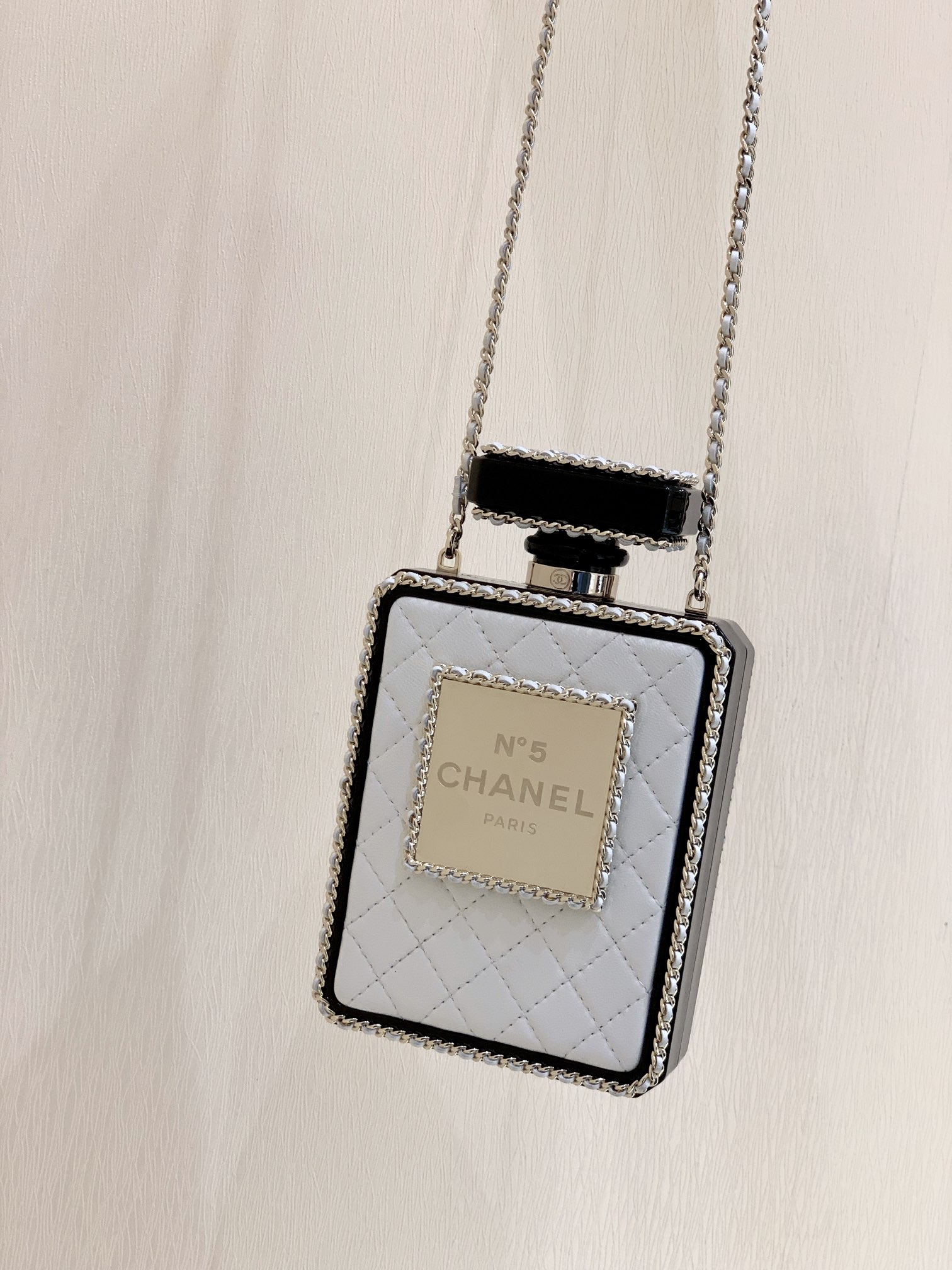 Túi Chanel Plexiglass No. 5 Perfume Bottle Clutch Bag