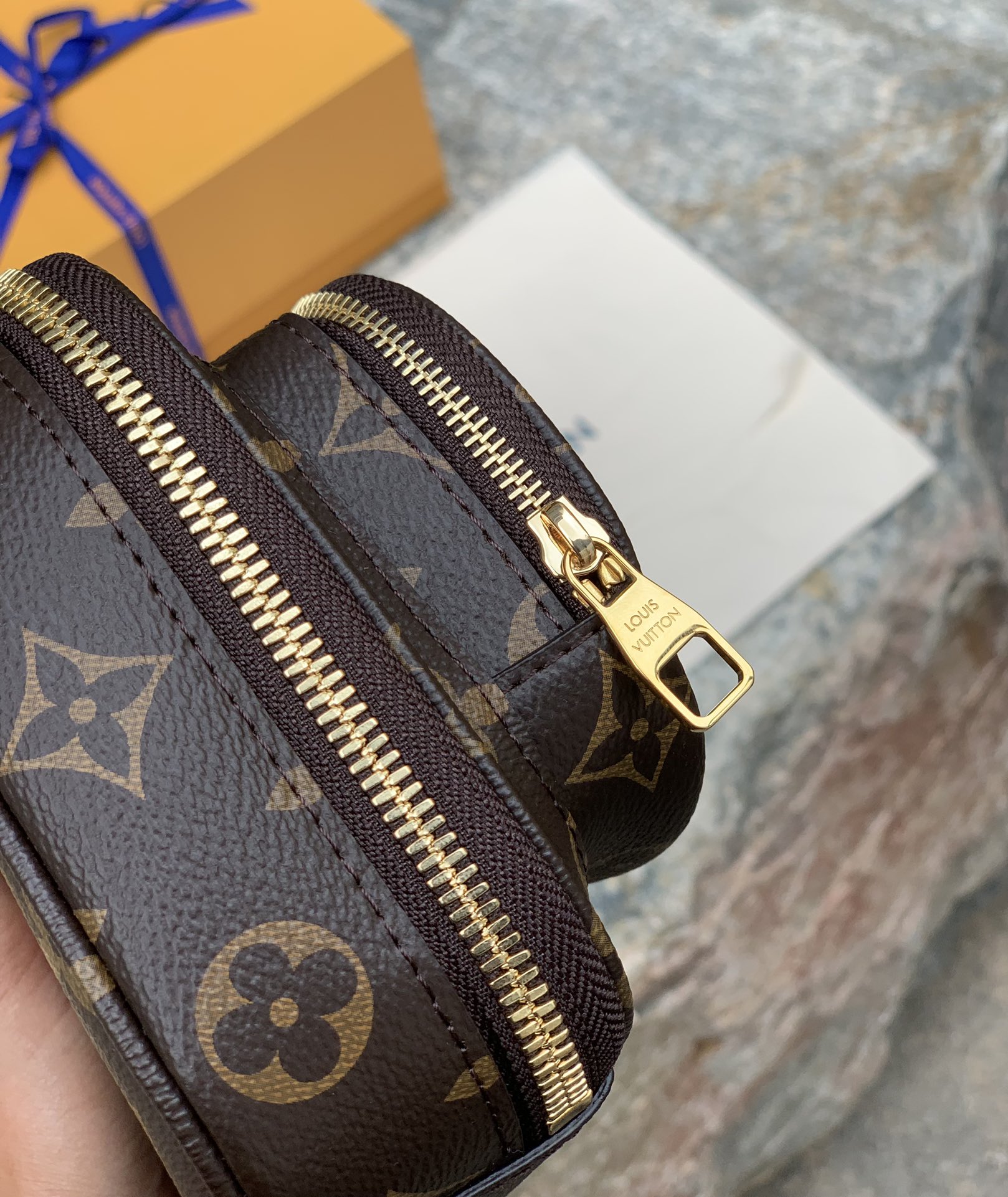 🌼 m80446尺寸18 x 11 x 10CM热门To🌼、柜上永远买不到、一直被点名的UTILITY 