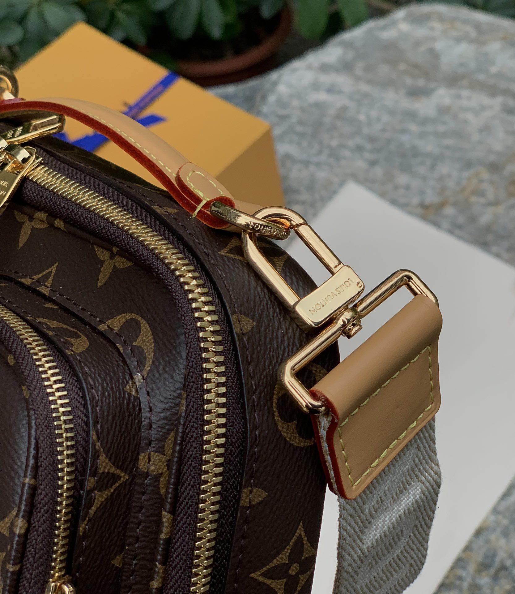 🌼 m80446尺寸18 x 11 x 10CM热门To🌼、柜上永远买不到、一直被点名的UTILITY 