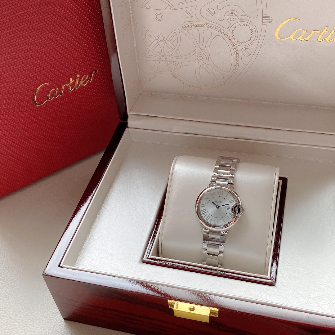 Cartier 品牌：卡地亚 机芯：瑞士进口石英机芯 原装1：1 33MM、凸面弧形表壳 蓝宝石玻璃
