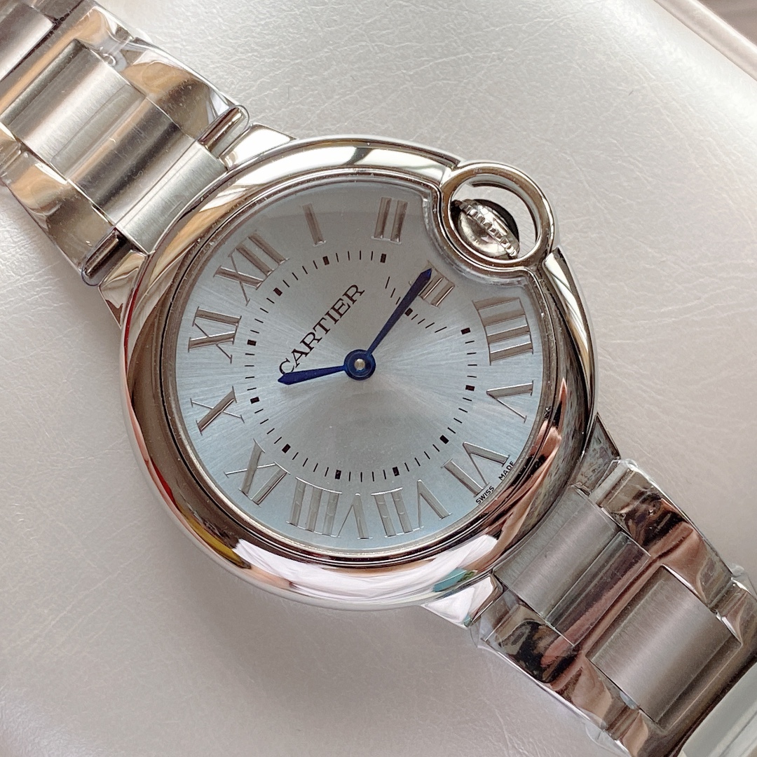 Cartier 品牌：卡地亚 机芯：瑞士进口石英机芯 原装1：1 33MM、凸面弧形表壳 蓝宝石玻璃