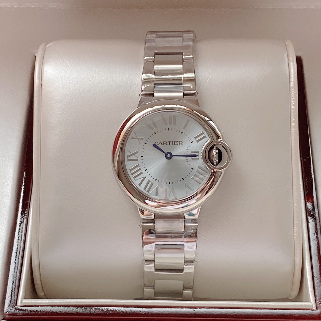 Cartier 品牌：卡地亚 机芯：瑞士进口石英机芯 原装1：1 33MM、凸面弧形表壳 蓝宝石玻璃