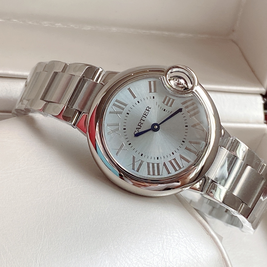 Cartier 品牌：卡地亚 机芯：瑞士进口石英机芯 原装1：1 33MM、凸面弧形表壳 蓝宝石玻璃