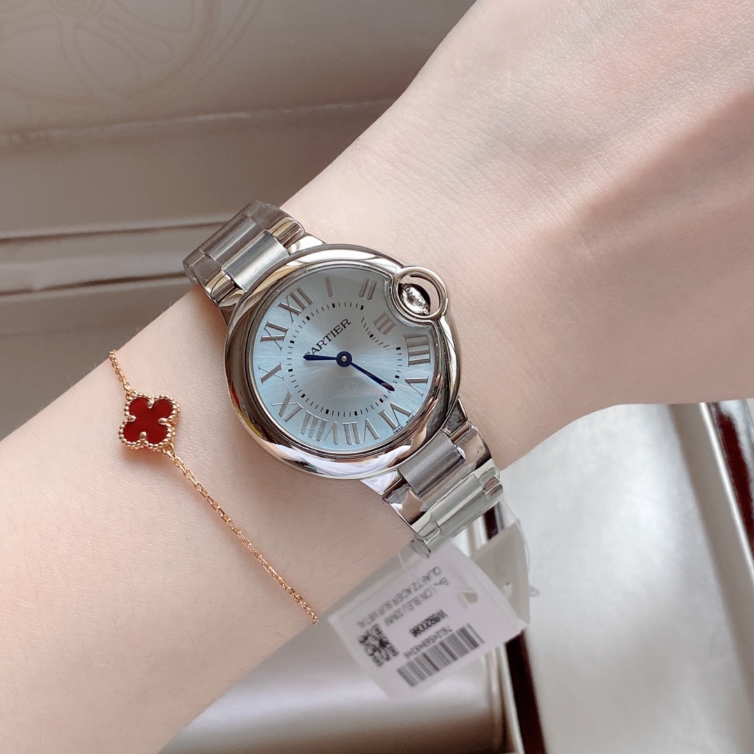 Cartier 品牌：卡地亚 机芯：瑞士进口石英机芯 原装1：1 33MM、凸面弧形表壳 蓝宝石玻璃