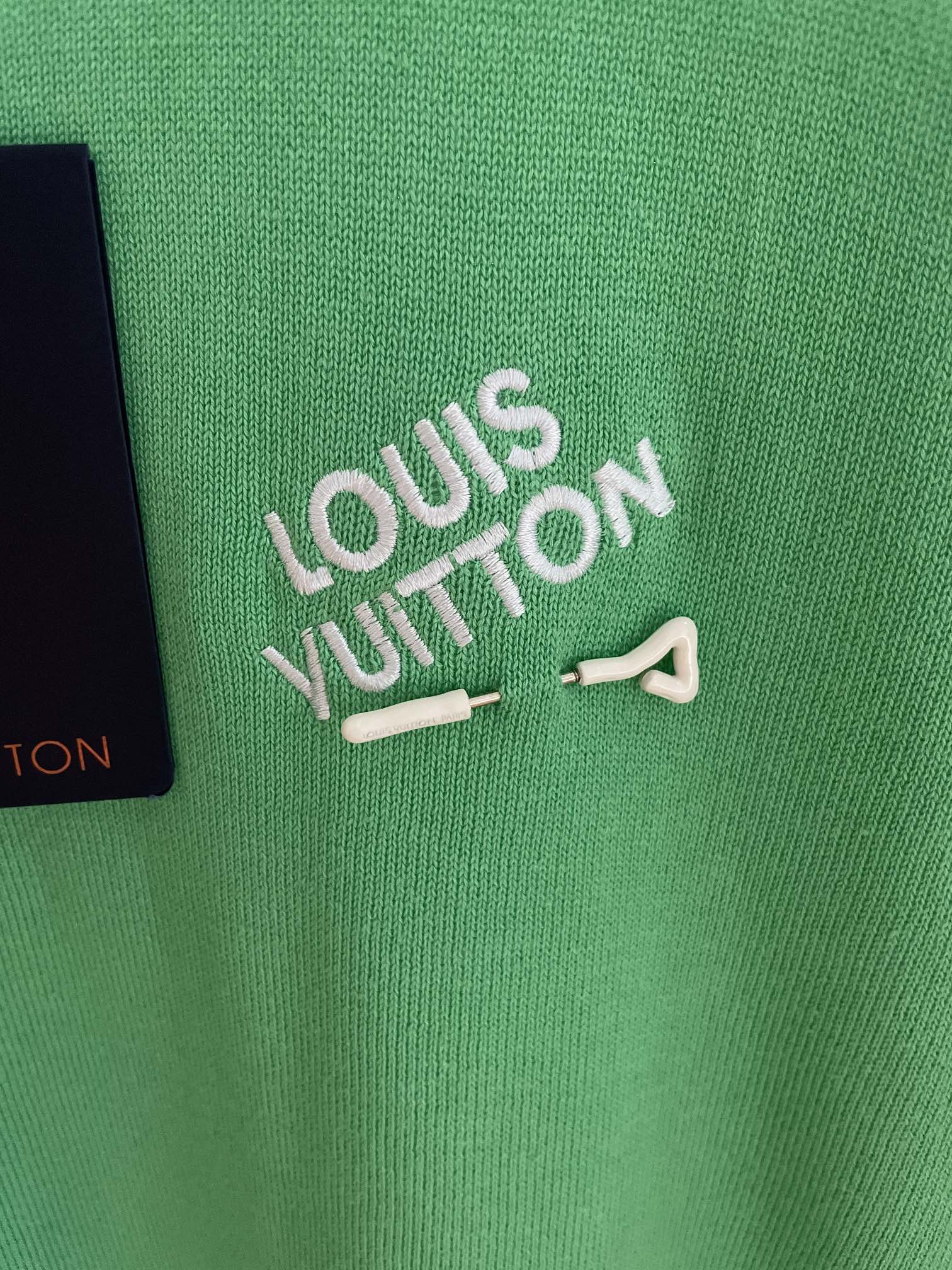 Louis Vuitton 22SS 🇧🇸新款胸针字母T恤