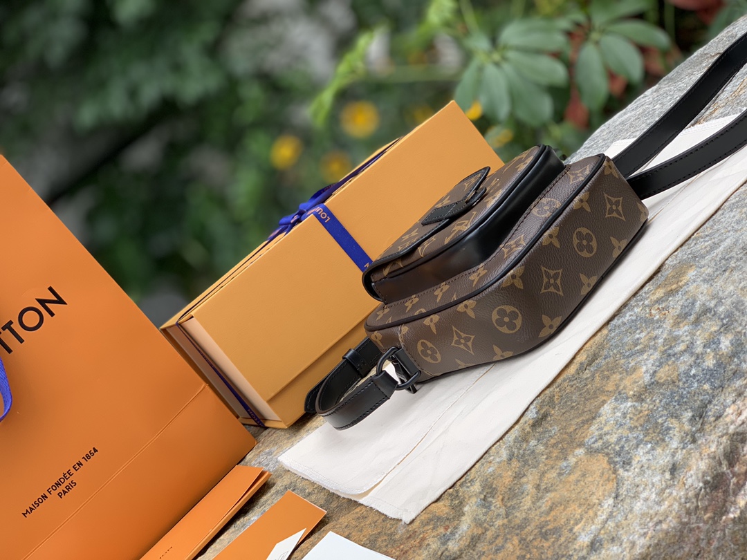 🌼 m69404尺寸15 x 17 x 8 CM 原厂货，老花料、五金、做工以及内标所有细节都跟专柜一样