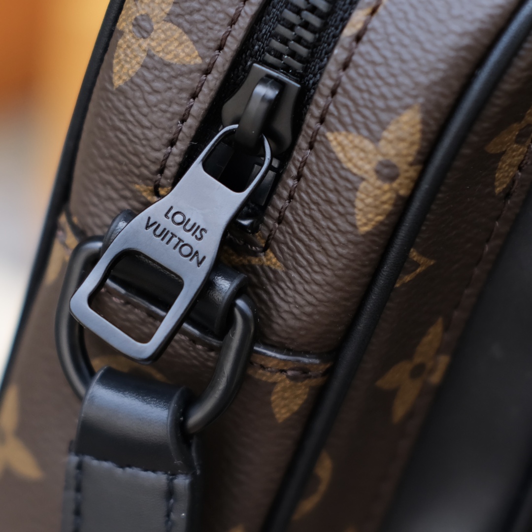 🌼 m69404尺寸15 x 17 x 8 CM 原厂货，老花料、五金、做工以及内标所有细节都跟专柜一样