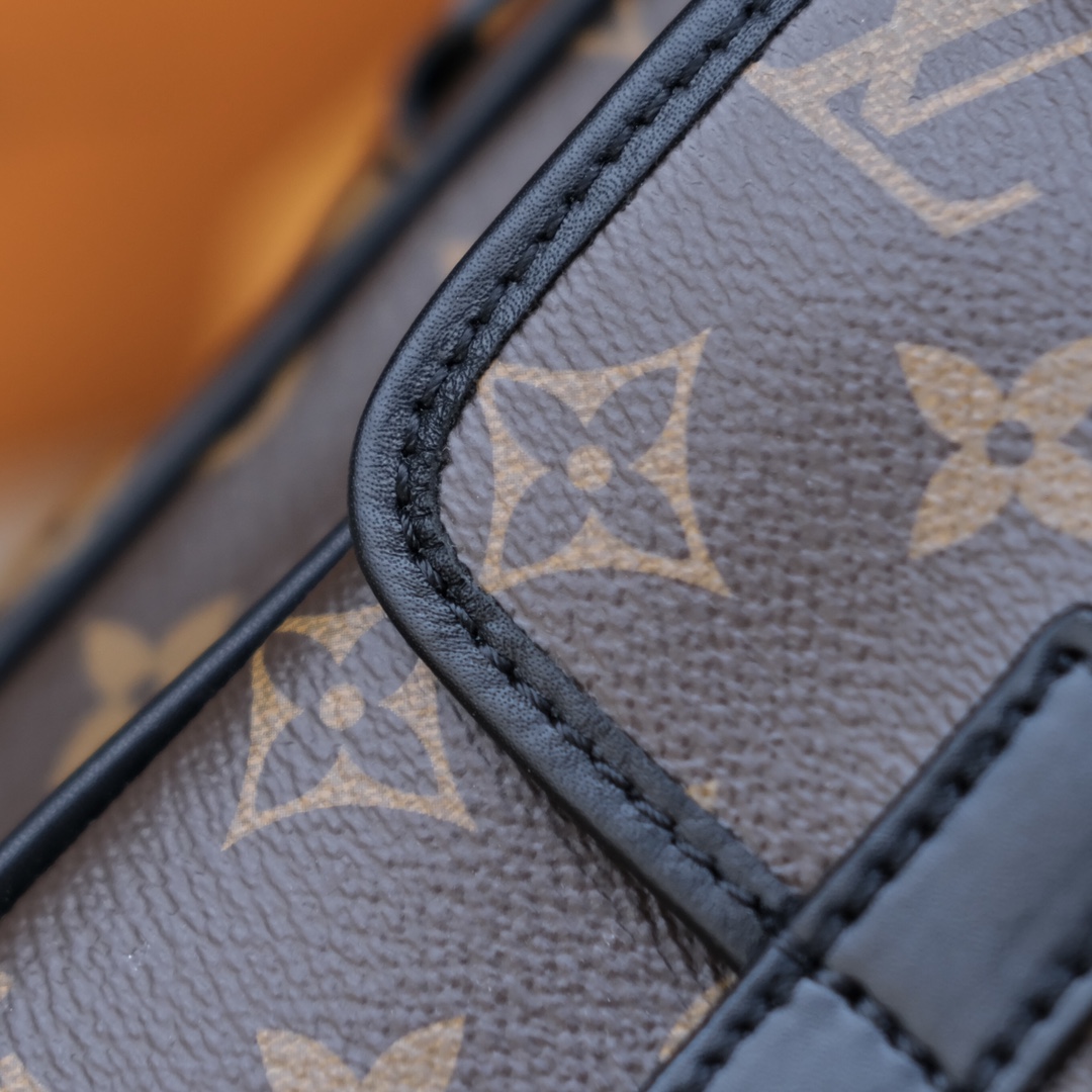 🌼 m69404尺寸15 x 17 x 8 CM 原厂货，老花料、五金、做工以及内标所有细节都跟专柜一样