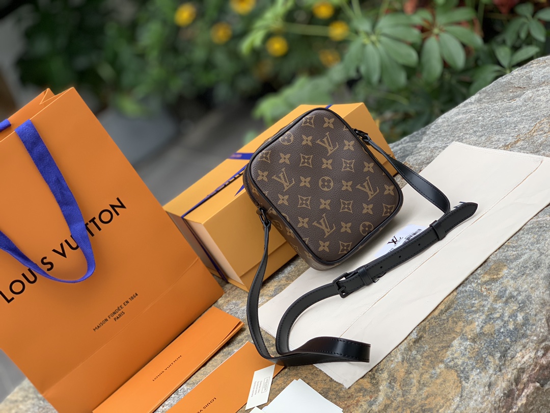 🌼 m69404尺寸15 x 17 x 8 CM 原厂货，老花料、五金、做工以及内标所有细节都跟专柜一样