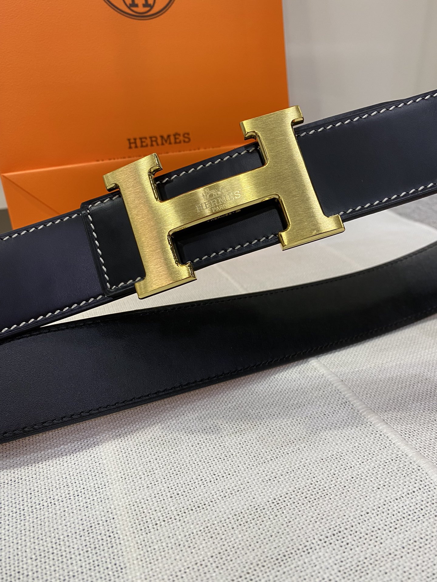 Hermès爱马仕   精钢马拉车微焊工艺扣头扣，双面用细腻牛皮腰带