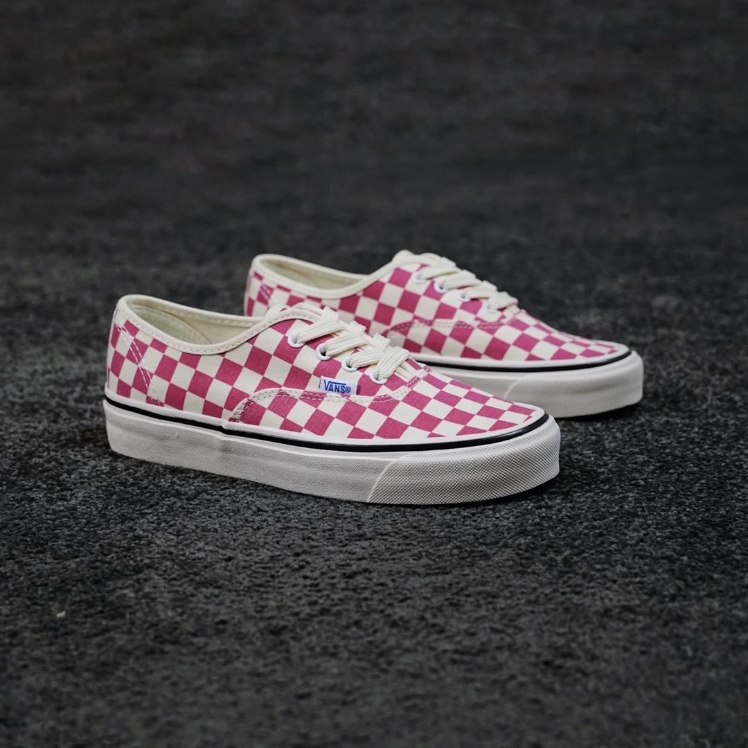 G0 Vans Authentic 骚粉棋盘格范斯安纳海姆系列 经典Aut鞋身搭配粉色棋盘格 舒适透气 简直太适合春夏了