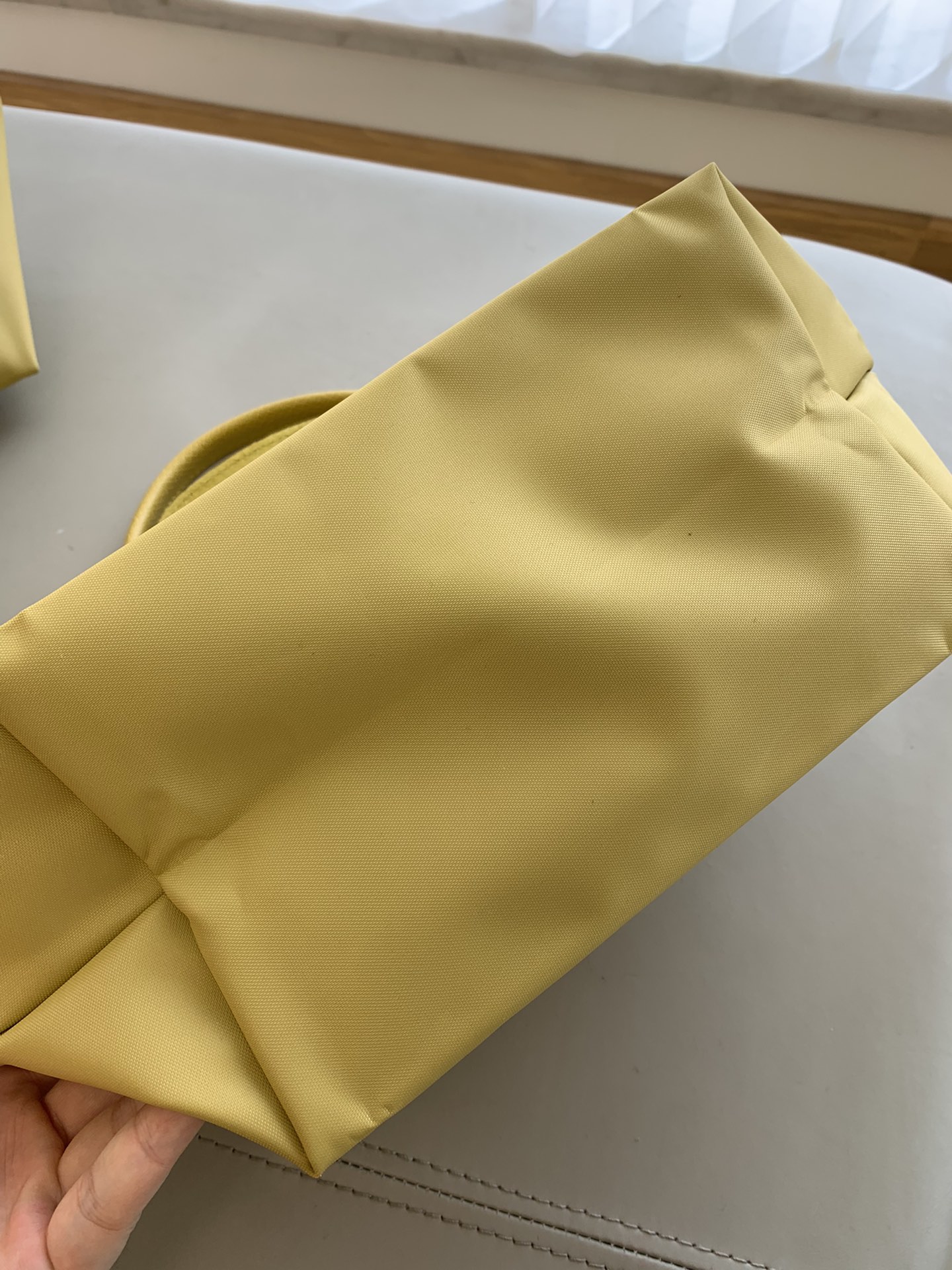 Crafted from high-density, water-repellent fabric, this dumpling bag - Comprehensive 5