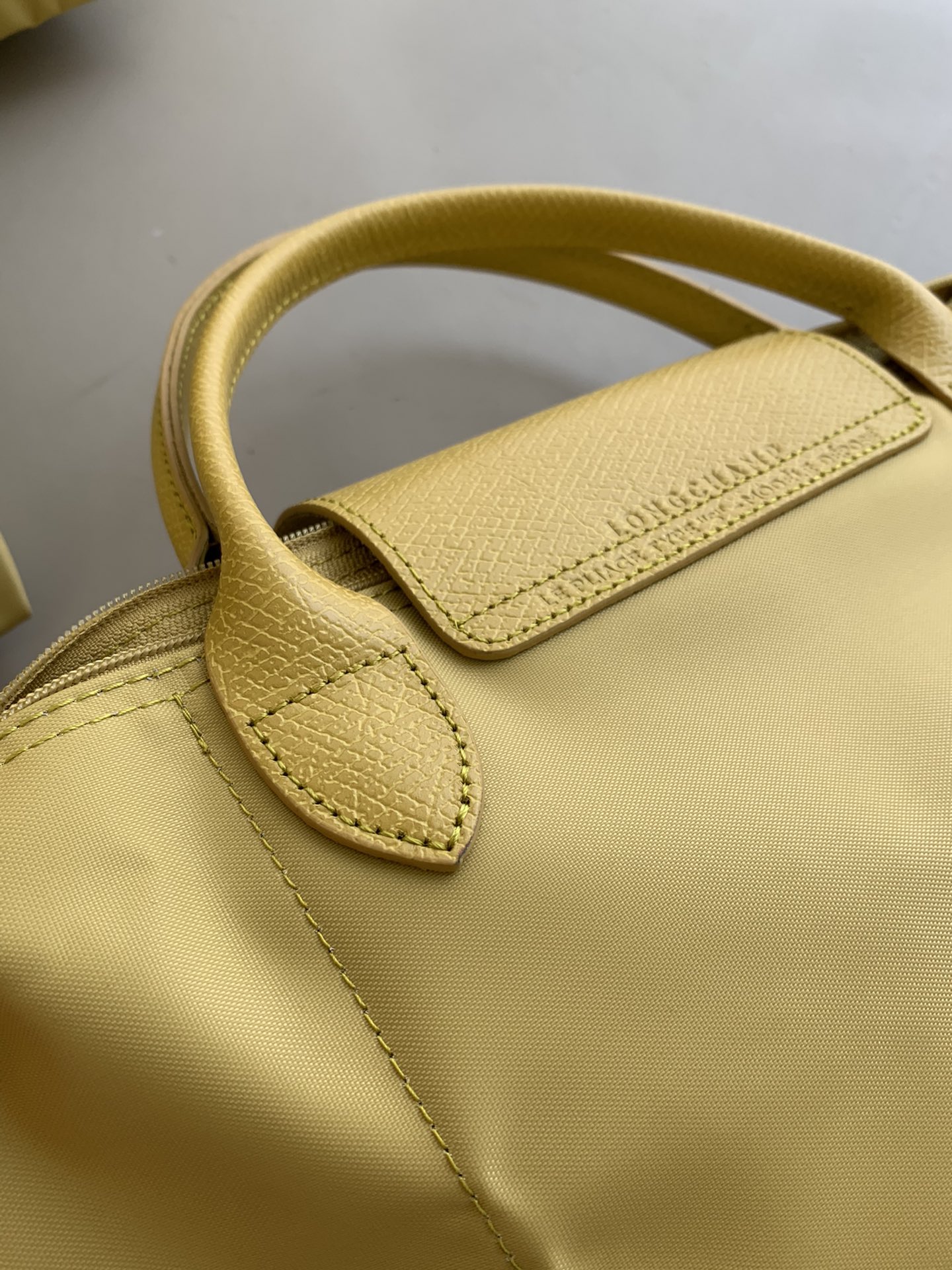 Crafted from high-density, water-repellent fabric, this dumpling bag - Comprehensive 7
