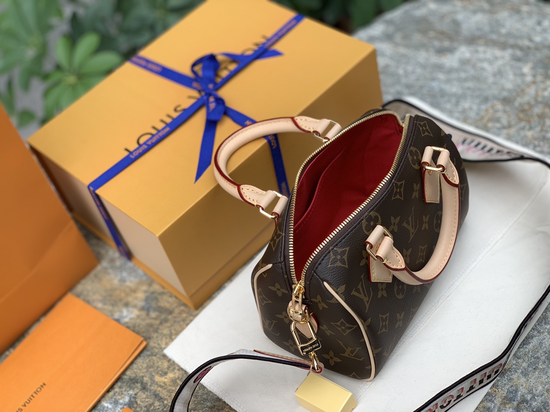 🌼 m45957白肩带尺寸20 x 13 x 12CM原厂渠道货！新出的20CM枕头彩色织带肩带的搭配又