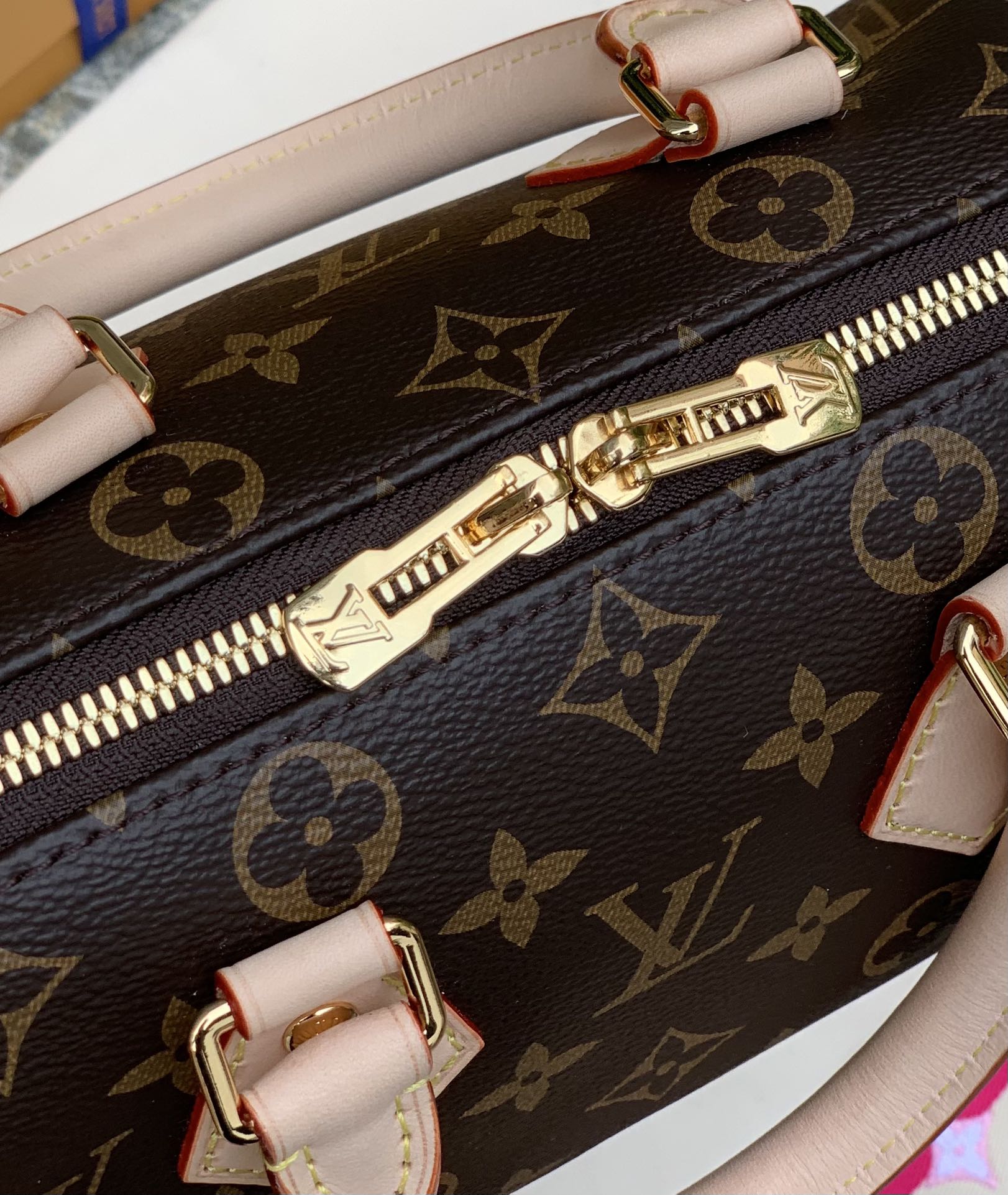 🌼 m45948粉肩带尺寸20 x 13 x 12CM百分百原厂货！S🌼Peedy Bandoulièr