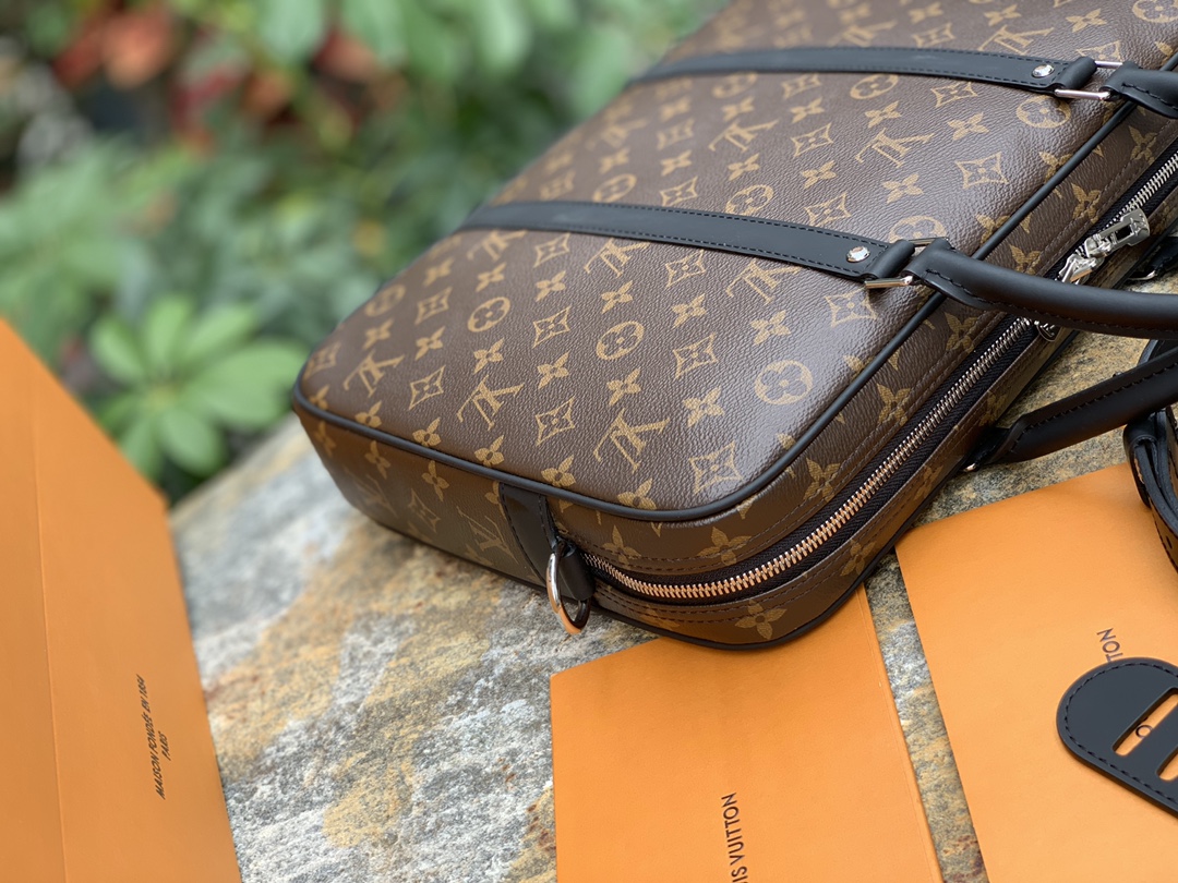 🌼 m52005尺寸35 x 27 x 6 CM正宗海外渠道！老花款第一眼就种草了的包包，它应该是今年众