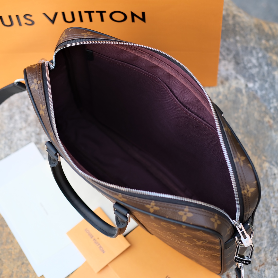 🌼 m52005尺寸35 x 27 x 6 CM正宗海外渠道！老花款第一眼就种草了的包包，它应该是今年众