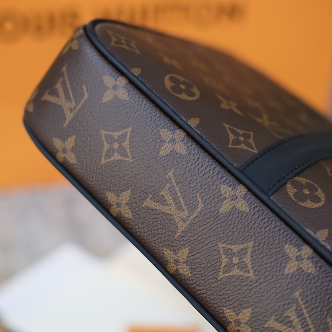 🌼 m52005尺寸35 x 27 x 6 CM正宗海外渠道！老花款第一眼就种草了的包包，它应该是今年众