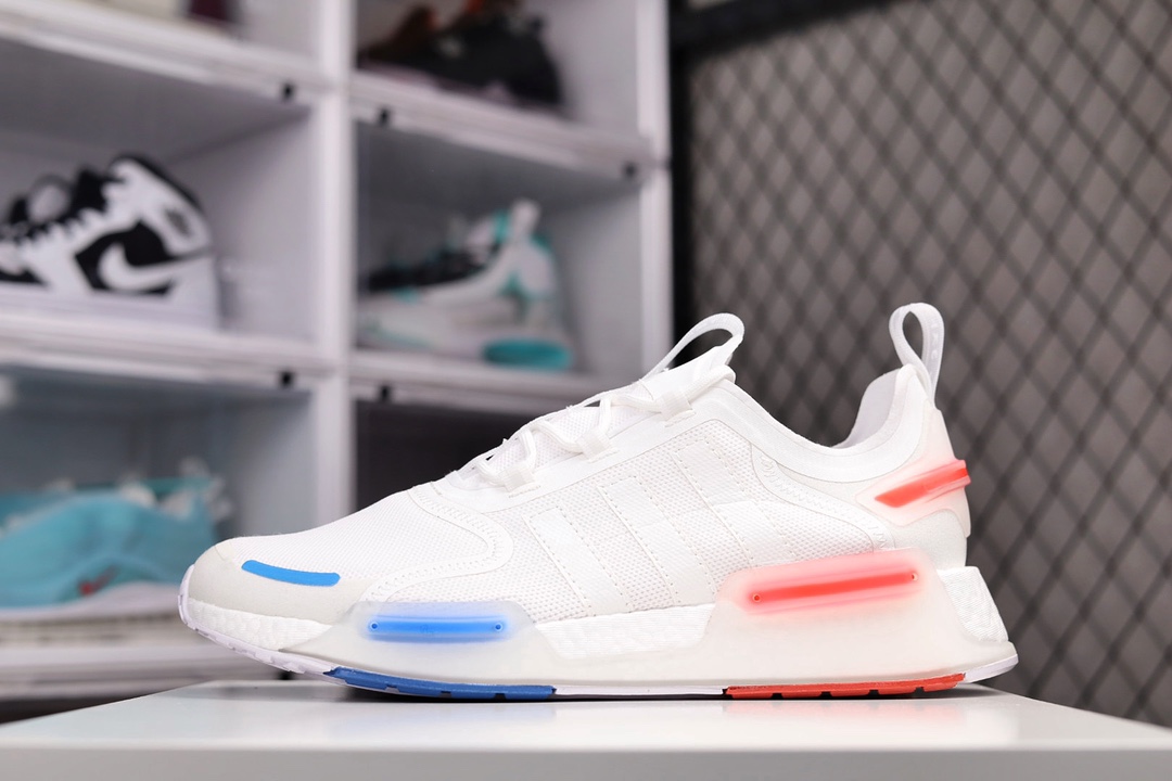 H0 NMD_V3 Boost “OG Black”飞织系列低帮爆米花致敬初代NMD,全新配色 缓震百搭休闲运动跑步鞋 全掌中底配置半透明 TPU包裹Boost爆米花缓震材质 稳定支架后跟模块×336SG