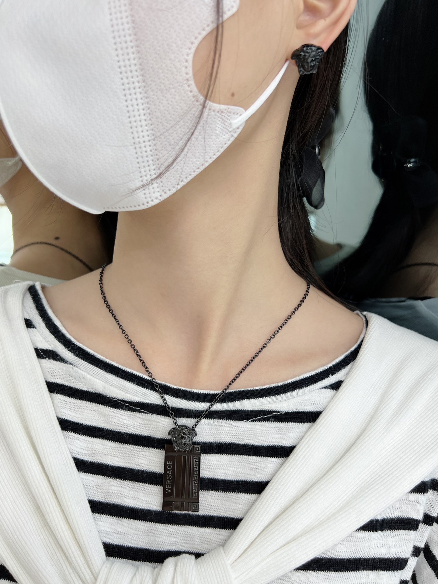 p140, Van Sage, VersaCE network syncs Medusa black headset X. - 图片 7