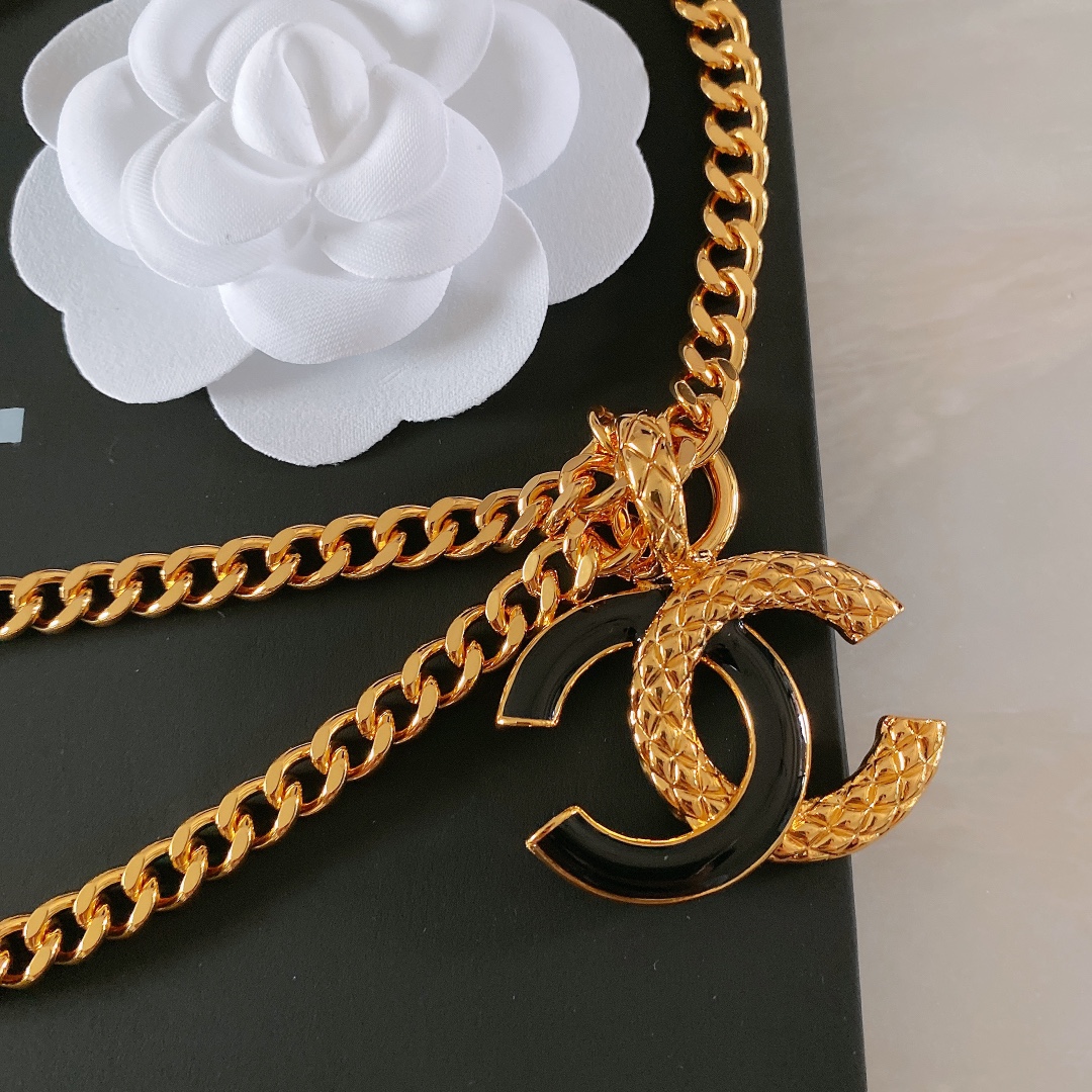 chanel spring and summer new products metal and resin gold and white, pink, black brass gold metal one size