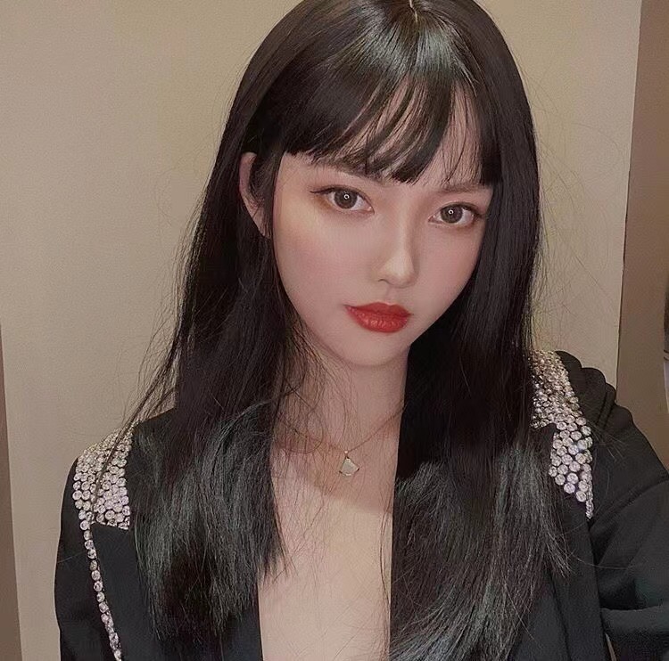 NO:634659,The small skirt and white shell necklace that beauties are wearing is a must-have for everyone. The upper body effect is so beautiful, skirts, necklaces, high-end Cartier jewelry.19860909美女们都在戴的小号裙子白贝项链 必须人手一条 上身效果太美啦,,skirts,necklace,卡迪亚高端饰品,Jewelry