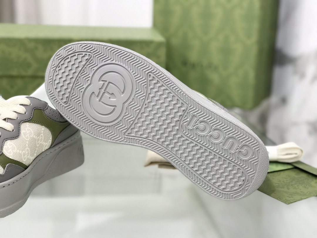 Gucci GG-Stamped Sandals: Fun Retrospect Design for Men and Women - 图片 8