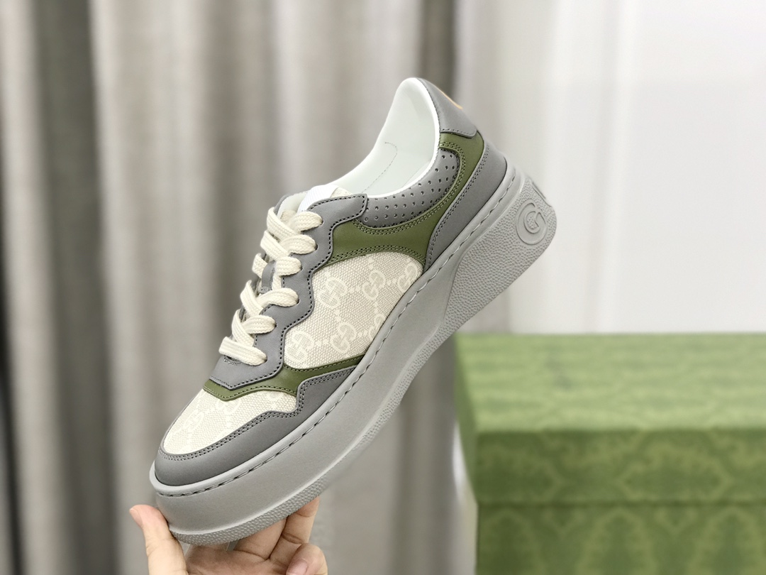 Gucci GG-Stamped Sandals: Fun Retrospect Design for Men and Women - 图片 4