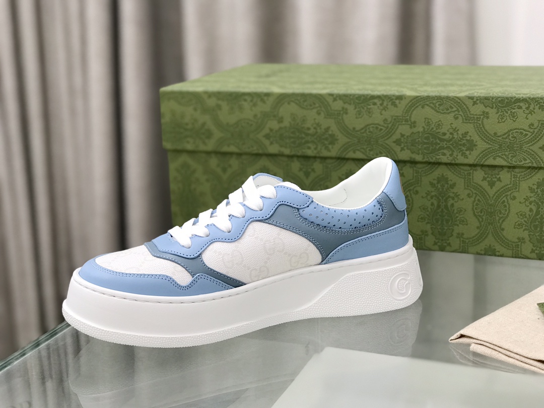 Gucci GG-Stamped Sandals: Fun Retrospect, Deep Brand Labels, White GG-Printed Leather. - 图片 5