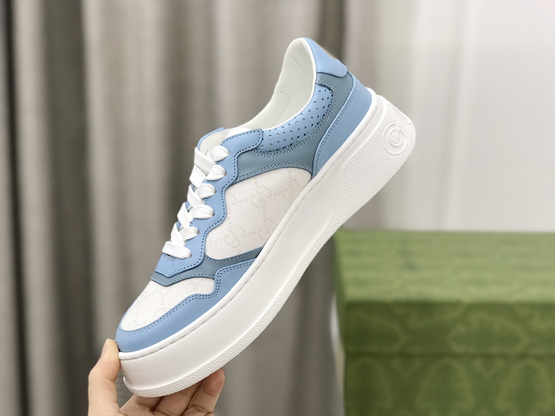 Gucci GG-Stamped Sandals: Fun Retrospect, Deep Brand Labels, White GG-Printed Leather. - 图片 4