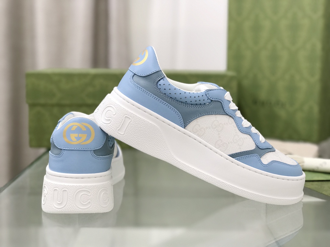 Gucci GG-Stamped Sandals: Fun Retrospect, Deep Brand Labels, White GG-Printed Leather. - 图片 3