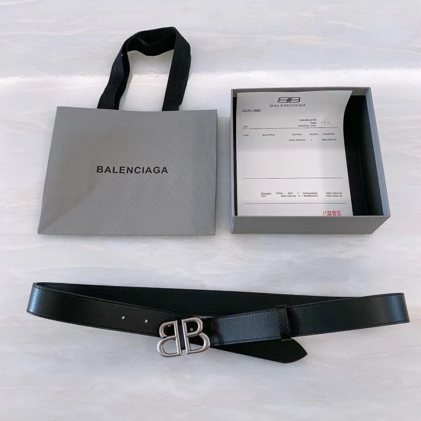 Balenciaga BB Paris-Style Belt Highlights Trim Design and Plug-In Details - 图片 4