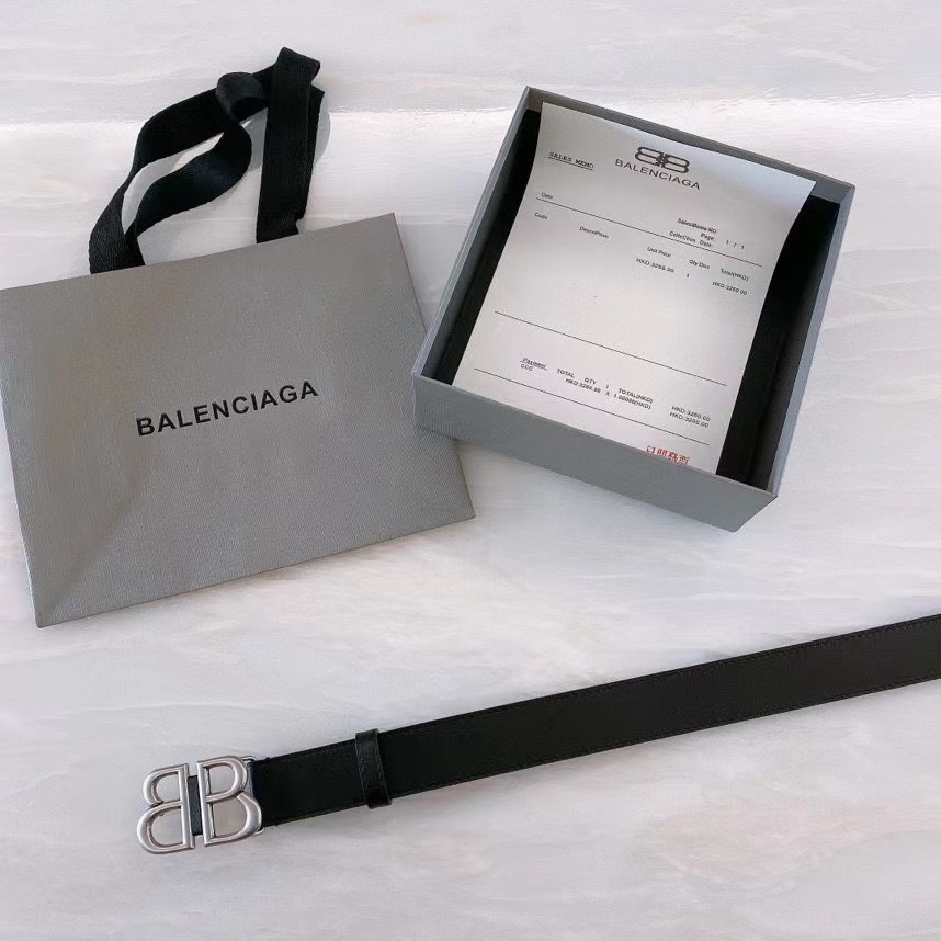 Balenciaga BB Paris-Style Belt Highlights Trim Design and Plug-In Details - 图片 2